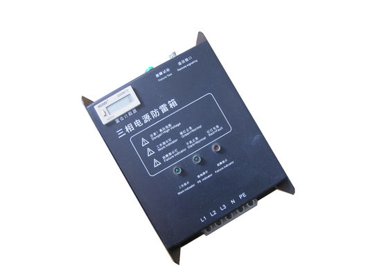 A paralela conecta caixa do protetor de impulso 230V/385V da C.A. com o contador do impulso